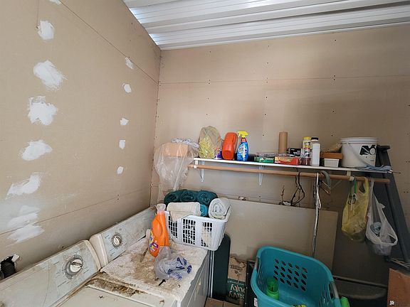 5th image of 10302 Robin Ln