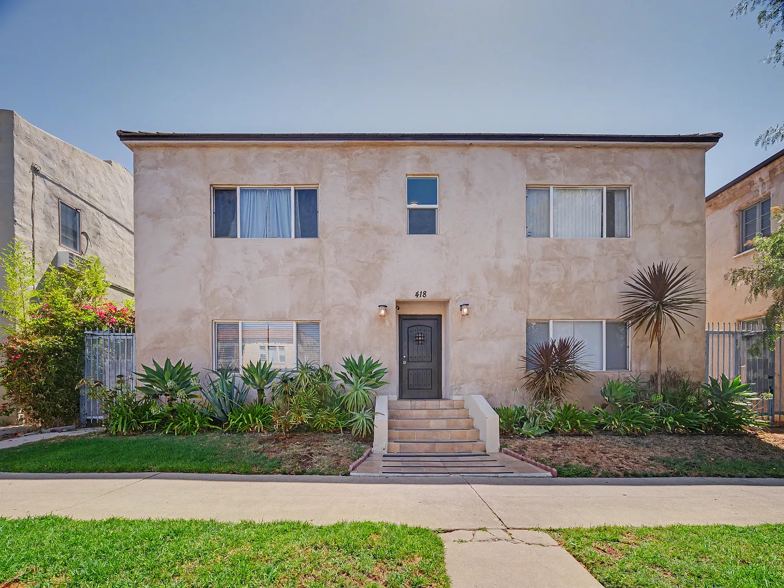 Studio, 300 sqft, $1,595 — Photo 1