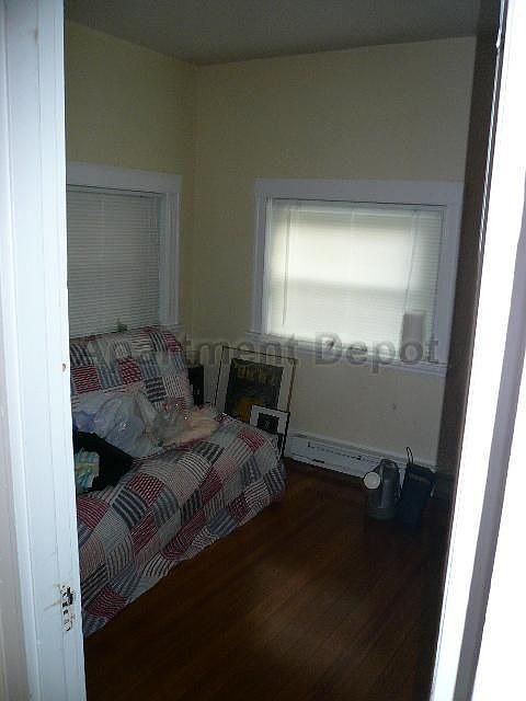 2nd image of 1725 Comm Ave APT 5