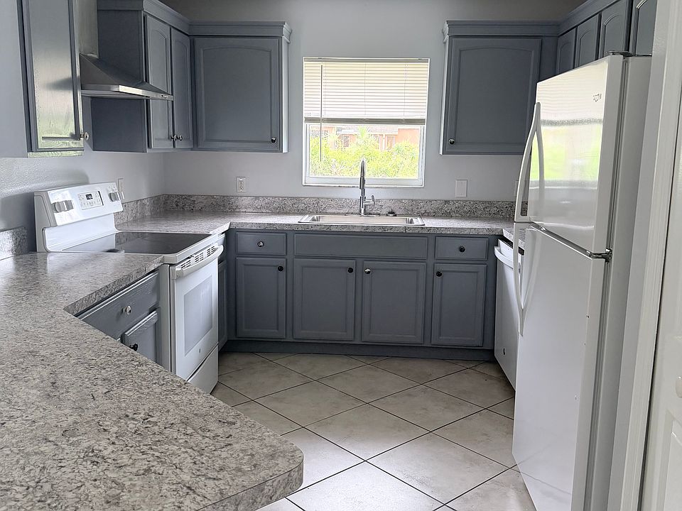 1st image of 48 Wellwater Dr