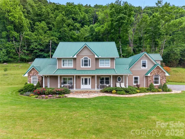 227 Black Bear Cv, Clyde, NC 28721