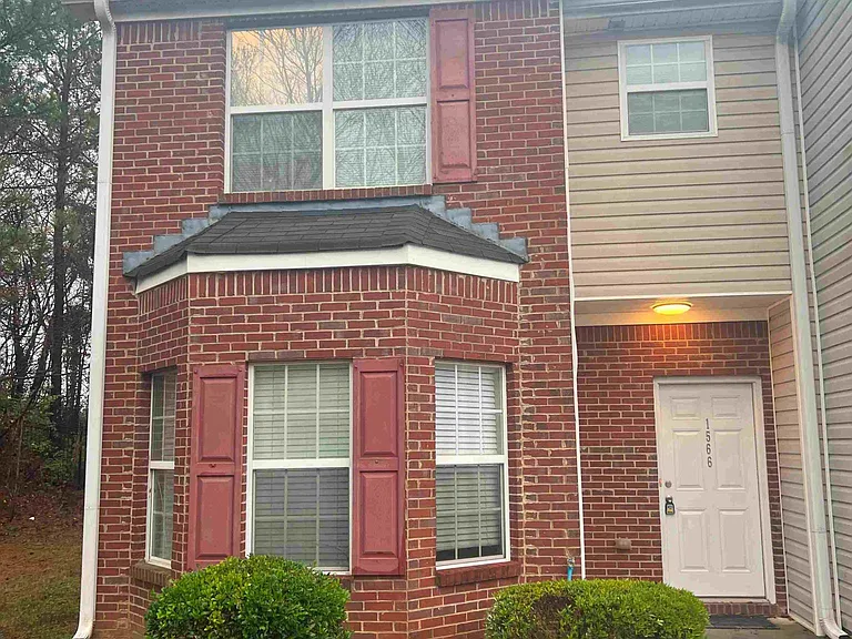 1566 Eastern Sunrise Ln #1566 — Photo 2