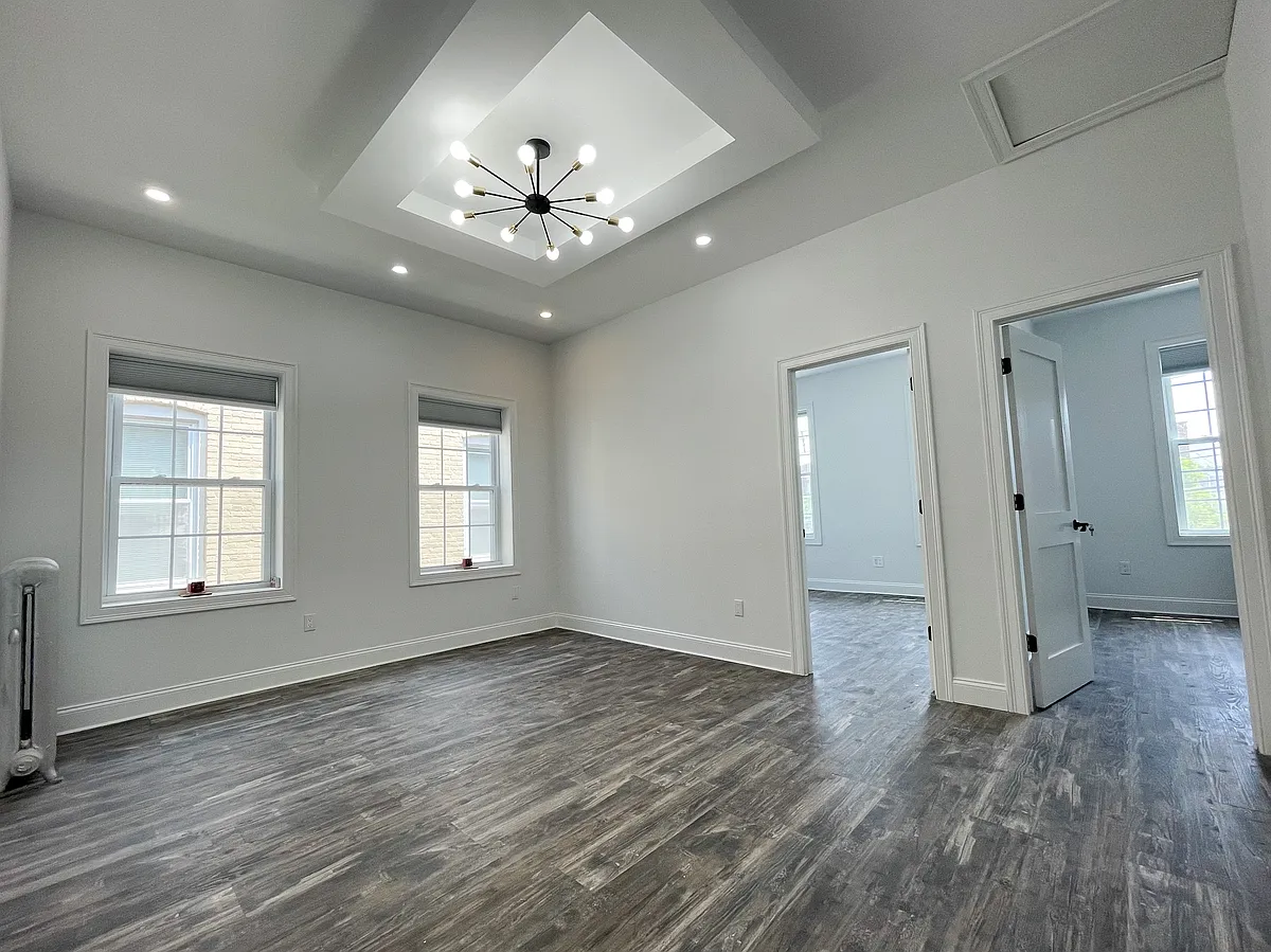 Building Photo - 20-60 45th St #2A