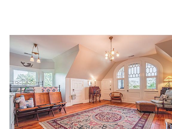 2nd image of 2245 Park Ave