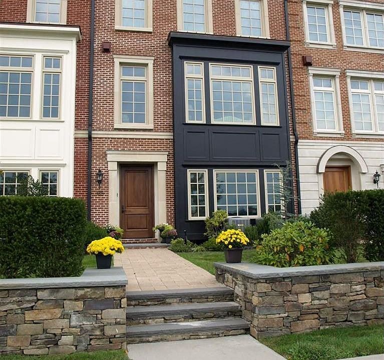 1st image of 135 W Main St