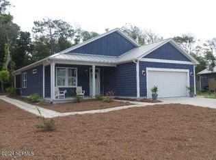 114 Evergreen Ln, Pine Knoll Shores, NC 28512