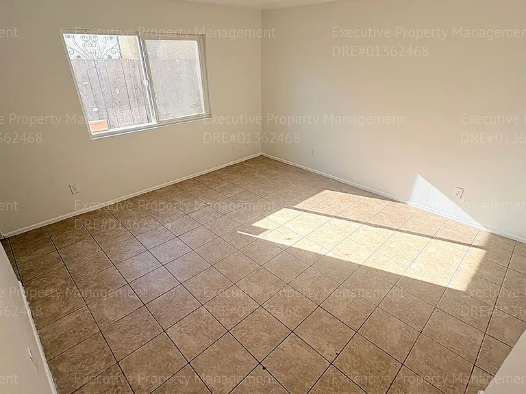 1405 Pacific St — Photo 8