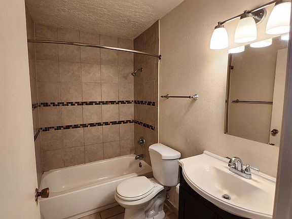 3rd image of 1701 Girard Blvd SE APT 2