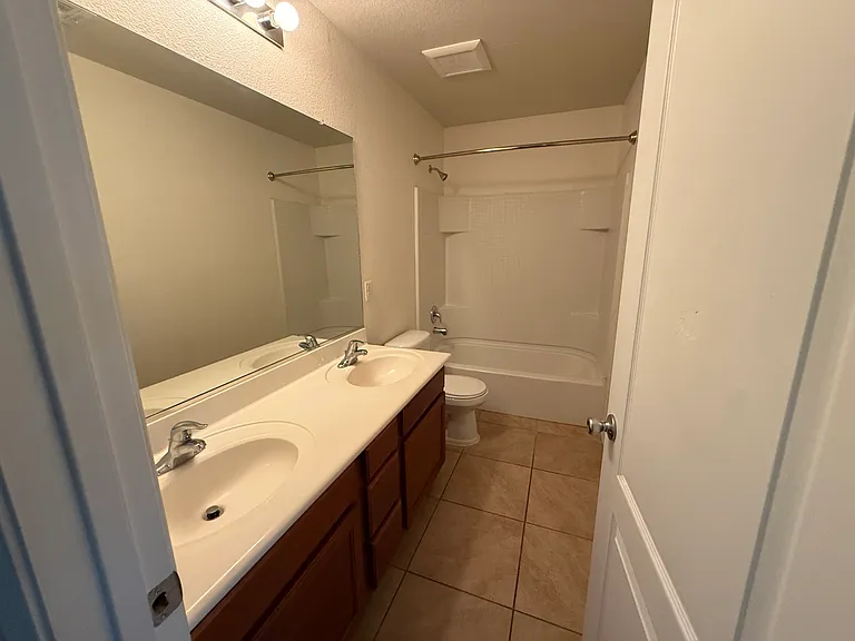 1821 Chisholm Trl NE — Photo 26