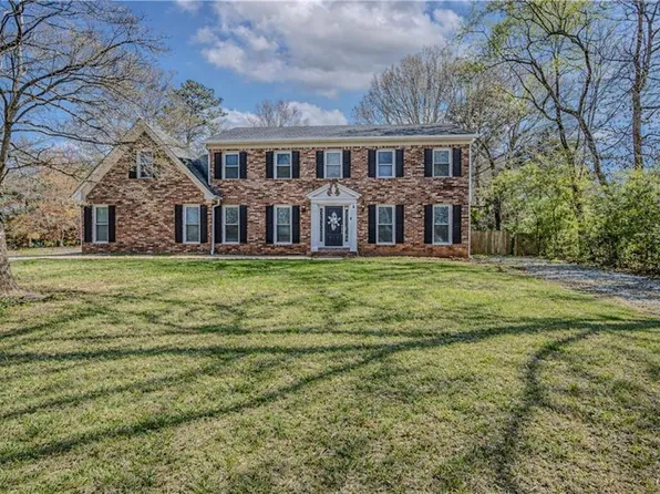 866 Foxfire Dr, Lawrenceville, GA 30044