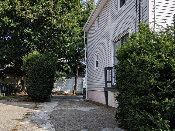 3rd image of 246 Greenwood St Floor 2