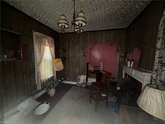 4th image of 400 W 27th St