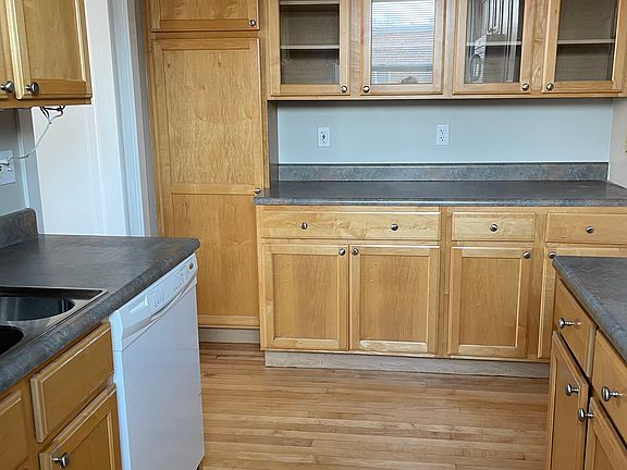 3rd image of 830 Mulford St #3W