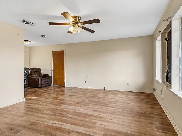 1121 Wheeler St — Photo 7