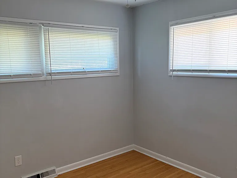 129 E Ohio St — Photo 15