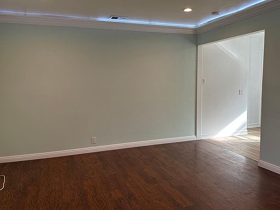 2nd image of 215 Chapman Ave