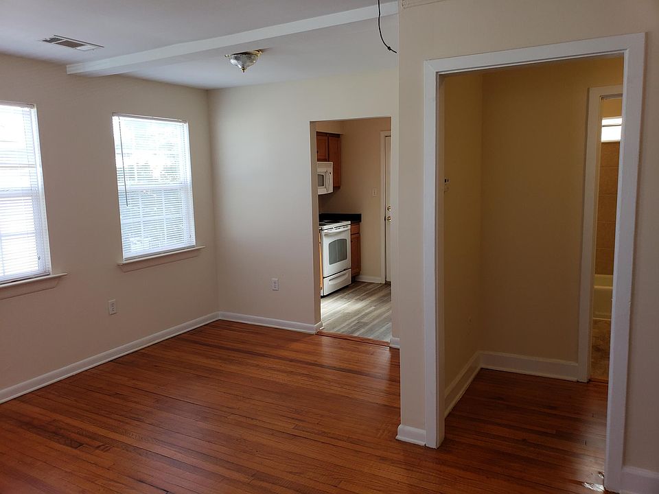 Living room / dining / hallway