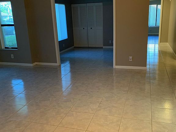 4th image of 702 Sunny Pine Way APT A1