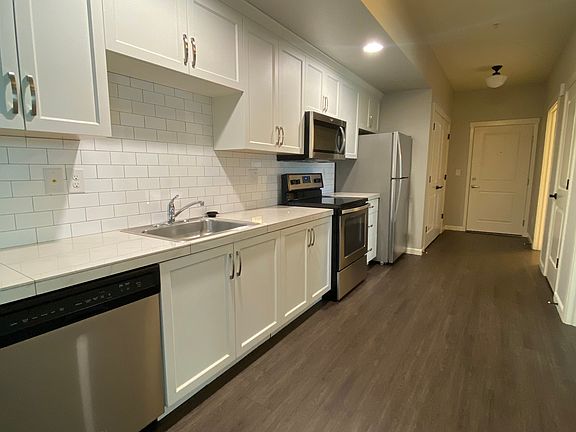 4th image of 6850 N Greenwich Ave #1