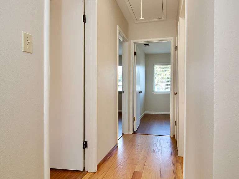 1358 Henderson Ln — Photo 4