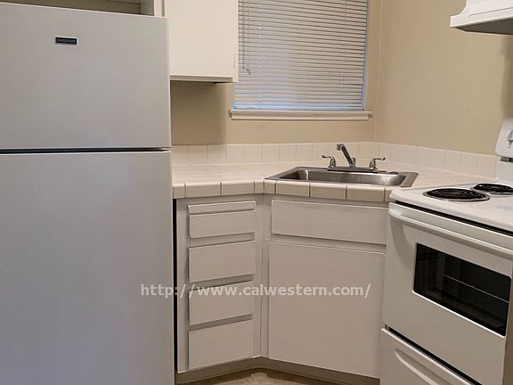 3rd image of 880 Willow St APT 26