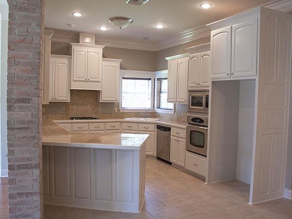 5th image of 111 Derby Ln #111