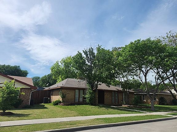 3rd image of 1422 Westwood Dr