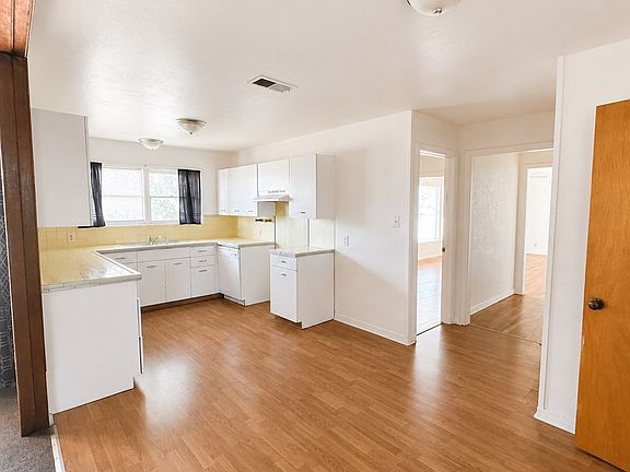 5th image of 1206 E 11th Pl