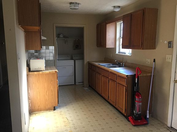 2nd image of 2550 Jefferson Ave