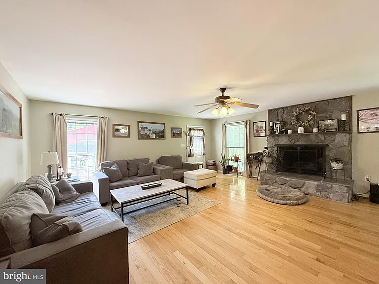 559 Holly Corner Rd — Photo 17