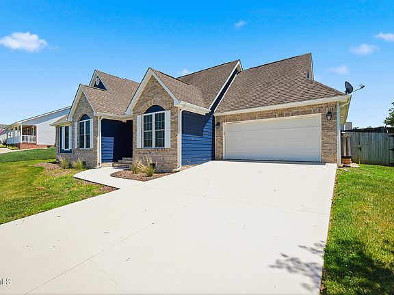 3rd image of 121 Violet Ln