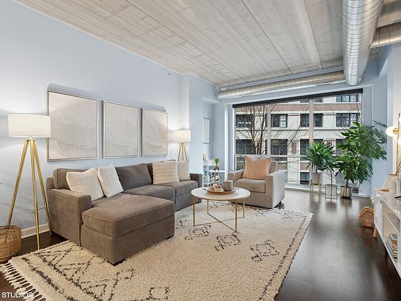 3rd image of 845 N Kingsbury St Unit 304