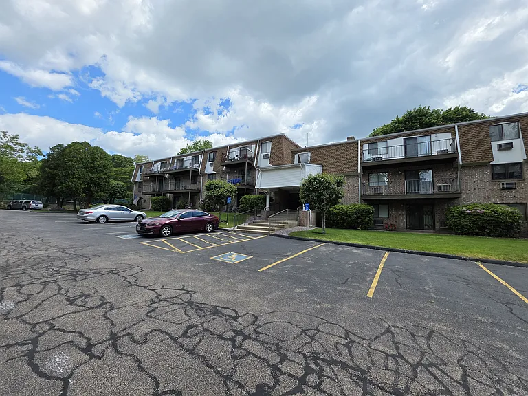 750 Quaker Ln #311 — Photo 13