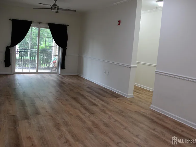 611 Doral Ct — Photo 13