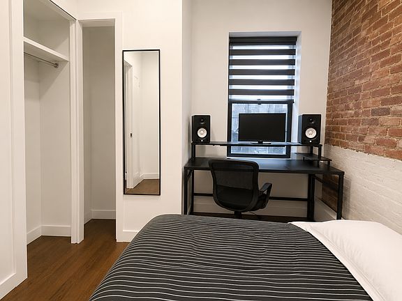 4th image of 300 Palmetto St APT 1R
