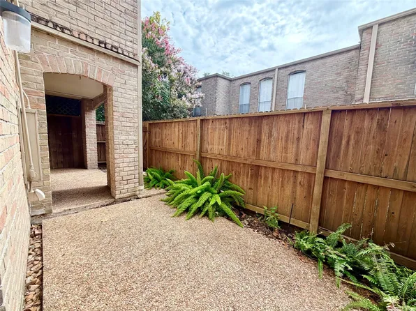 4639 Wild Indigo St APT 463, Houston, TX 77027