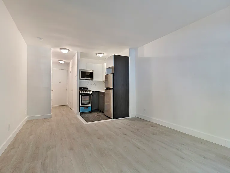 330 E 85th St #1F — Photo 5
