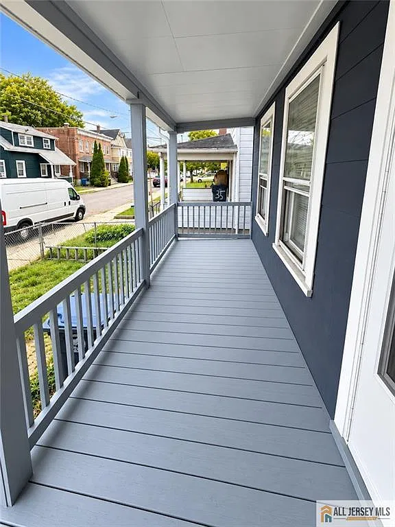 3 bed, 1.0 bath, 1620 sqft, $2,350 — Photo 2