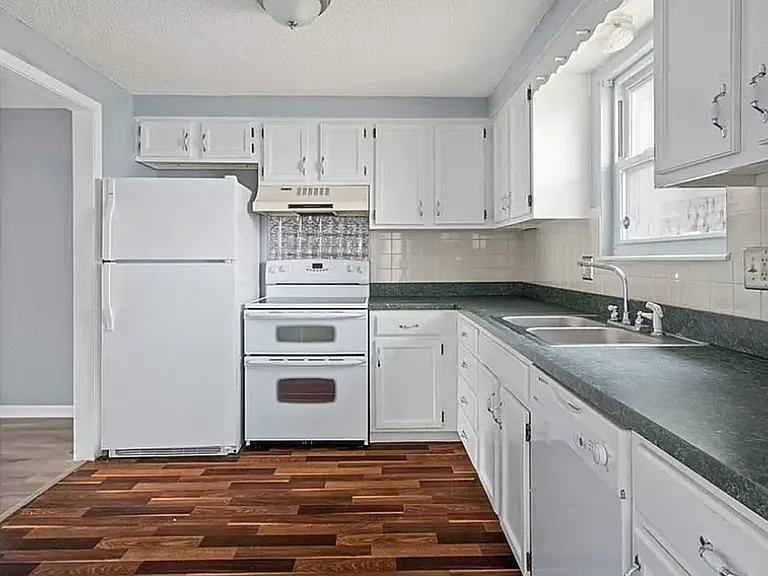 11815 E 59th Terrace Cir — Photo 2