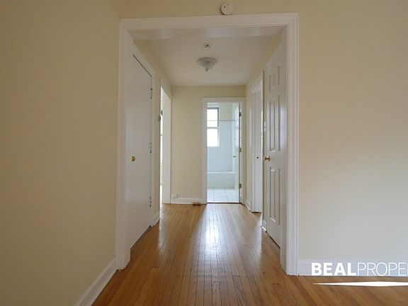 3rd image of 556 W Aldine Ave #W1