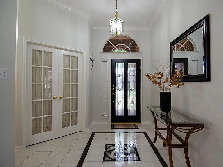 1211 Campton Ct — Photo 4