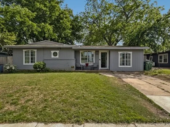 1310 E Inwood Dr, Arlington, TX 76010