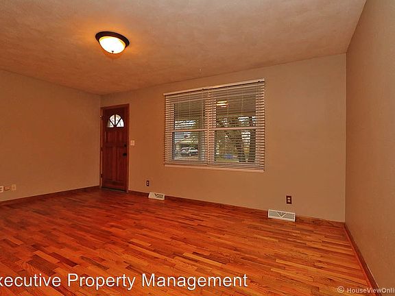 2nd image of 1933 Carolina Ln