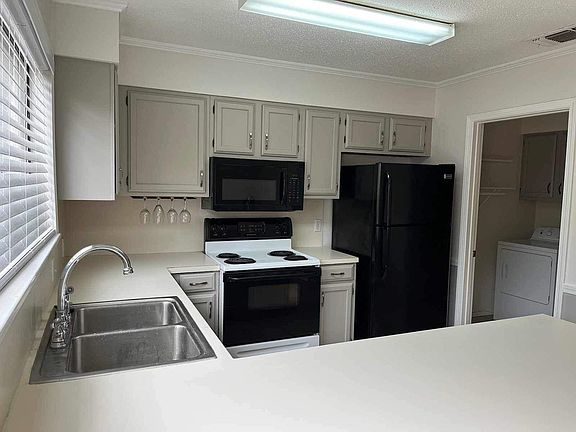 2nd image of 7652 Kempton Park Dr