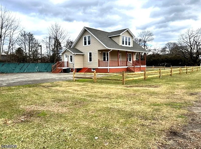 3 bed, 2.0 bath, $3,500 — Photo 2