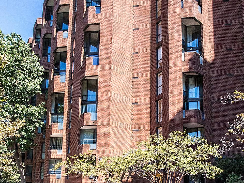 Welcome to West End Place condominiums
