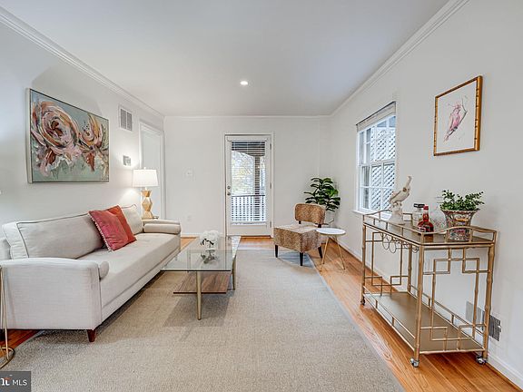 5th image of 410 Thomas St