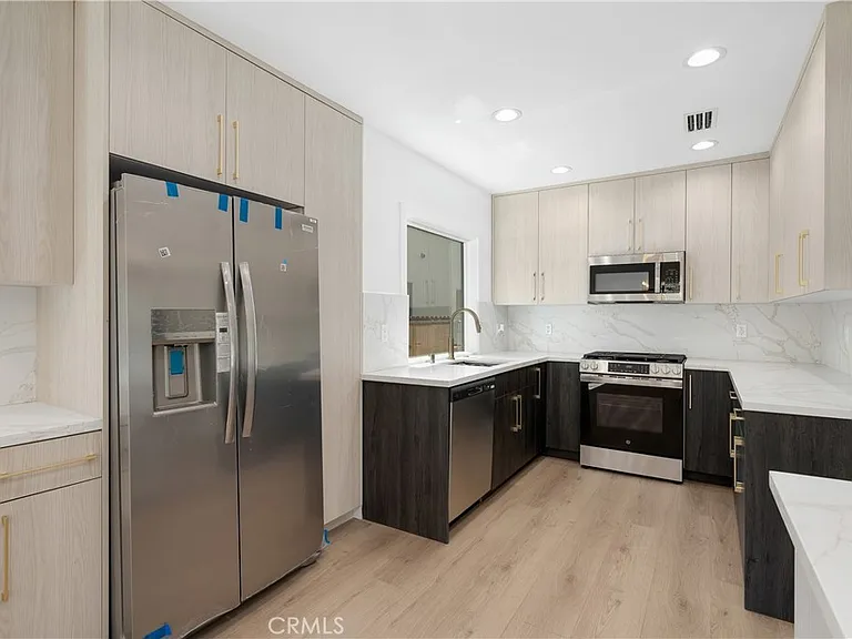 1016 Highland Ave — Photo 3