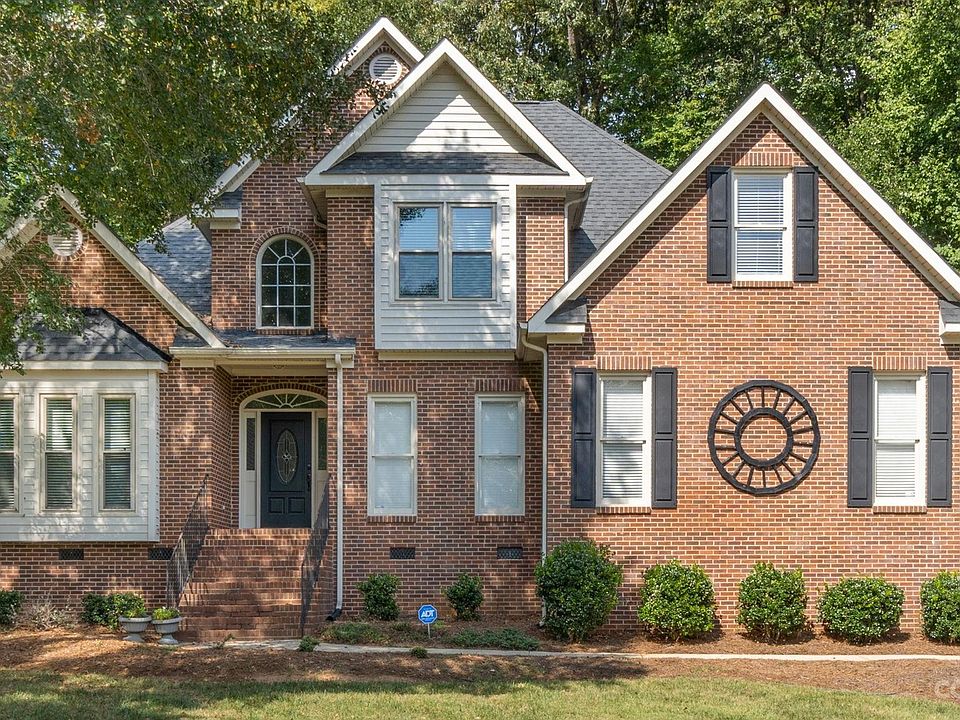 1st image of 2808 Briar Cir