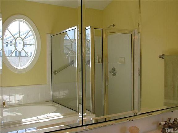Mst bth has updating, Robern mirror, bright lighting; tile shwr w/sep. tub.